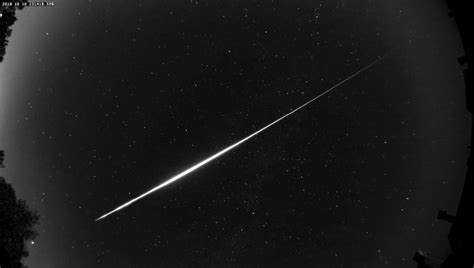 How to Photograph Meteor Showers (Top Tips in 2022)