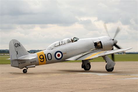 Hawker Fury/Sea Fury ZAP16.COM Air Show photography, Civilian and ...