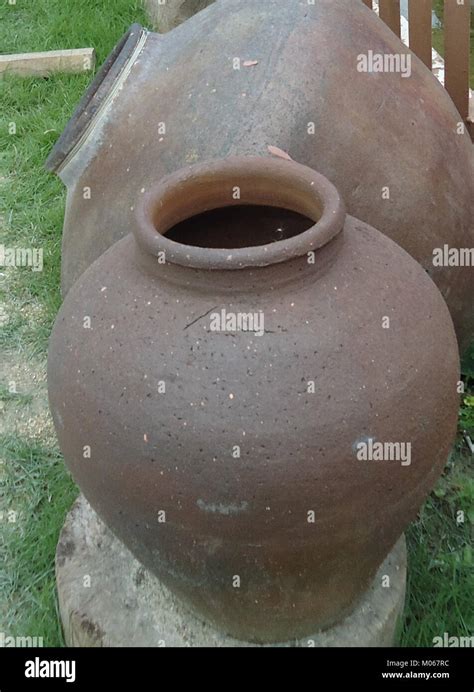 Burnay (tapayan) jars - Philippines Stock Photo - Alamy