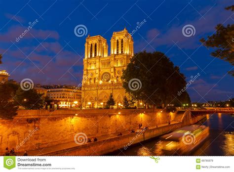 Notre Dame Cathedral, Paris France Stock Image - Image of europe, green: 69785979