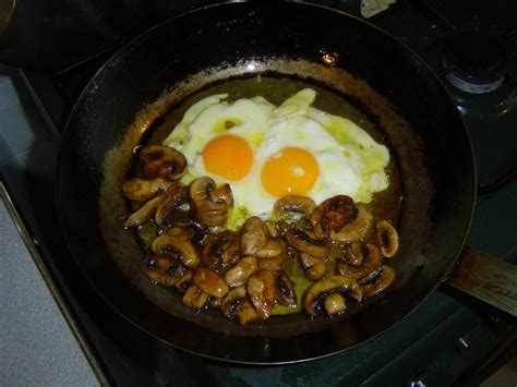 Mushrooms with Fried Egg - Pixies Did It