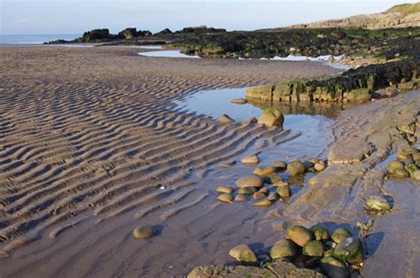 Beach below Heysham Head © Ian Taylor cc-by-sa/2.0 :: Geograph Britain and Ireland