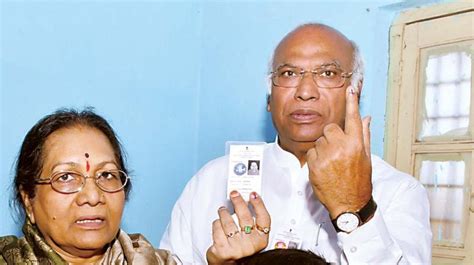 Radhabai Kharge (Mallikarjun Kharge’s Wife) Wiki, Age, Family ...