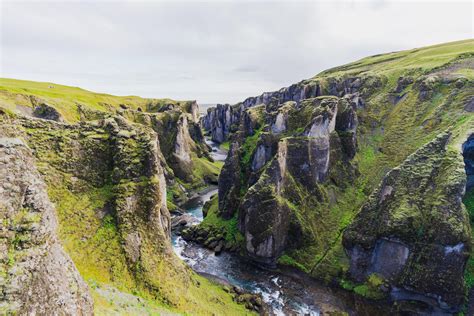 Feather River Canyon - Fjaðrárgljúfur, Iceland [OC] [6000x4000] : EarthPorn