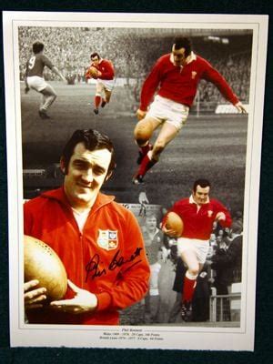 Phil Bennett Signed wales Rugby 12x16 photograph : B