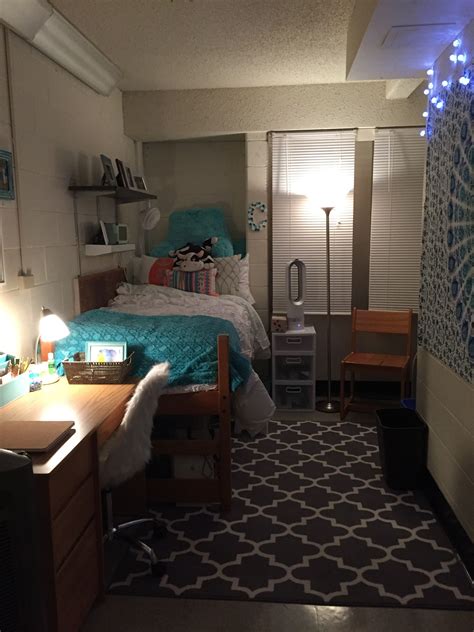 Pin by Izzy Wolf on Single dorm room ideas | Single dorm room ...