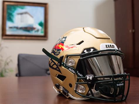 New approved lens helps vision-challenged athletes play football - News | UAB