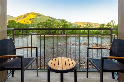 DoubleTree by Hilton Missoula-Edgewate | Rocky Mountain Bride