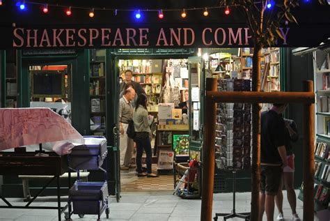 Shakespeare and Company Bookstore – Sweet FootJourneys