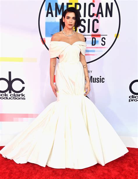 American Music Awards 2018 Red Carpet Fashion: Stars Dresses, Gowns