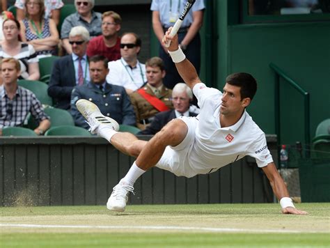 Novak Djokovic committing to a backhand : photoshopbattles