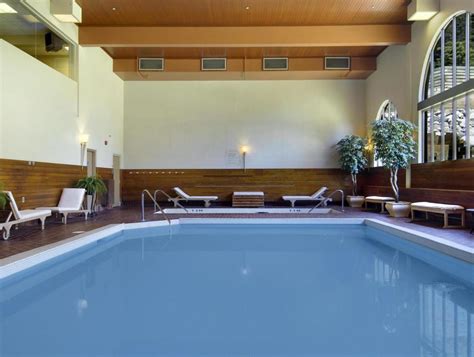 The Fairmont Chateau Lake Louise Hotel in Lake Louise (AB) - Room Deals ...