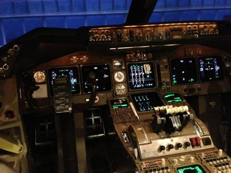 Practicing Approaches into Heathrow in Boeing 747 Flight Simulator