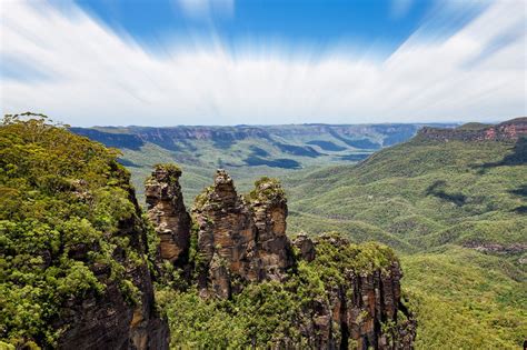 Three sisters hanging rock, Greater Blue Mountains Area, Australia ...