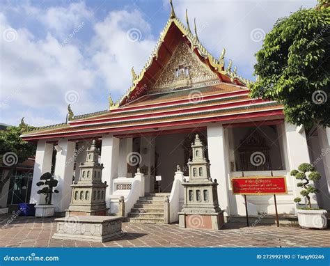 Classical Thai Architecture of Wat Pho Public Temple, Bangkok Editorial ...