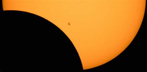 NASA Photographer Captures the Incredible Moment the ISS Flies Across ...