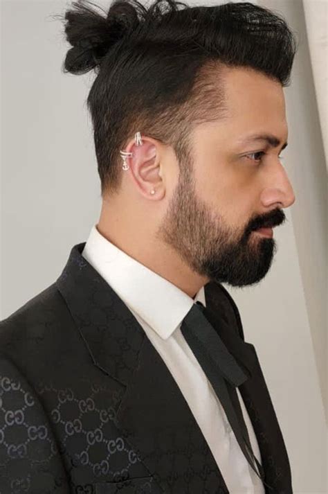 Atif Aslam Suits Up For Hum Awards 2022, Styles His Look With Man Bun ...