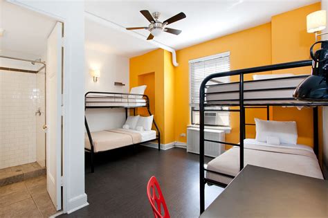 Chicago-Getaway-Hostel.jpg (2000×1333) | Hostel room, Hostels design, Hotel room design