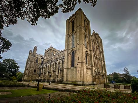 10,000 Origami Angels at Ripon Cathedral - Origami Expressions