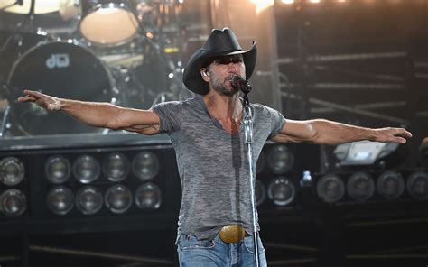 Tim McGraw Details His Workout Routine, Partners With Snap Fitness ...