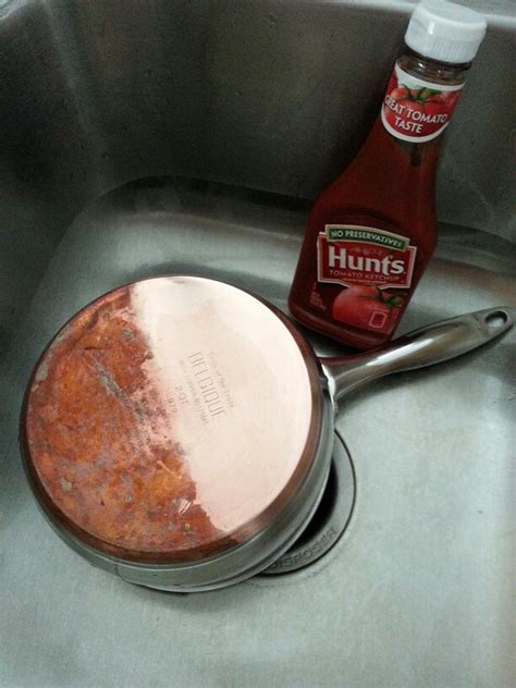 Use Ketchup and Steel Wool to clean copper bottom pots. | Richtig putzen, Haushalt, Hacks