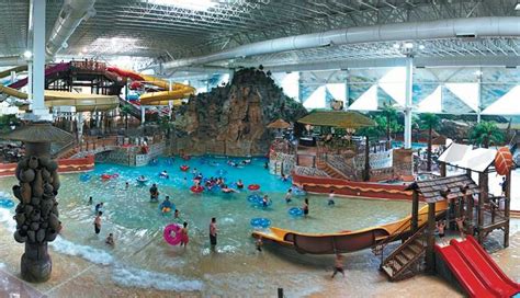 Indoor Water Parks to Visit During Fall and Winter