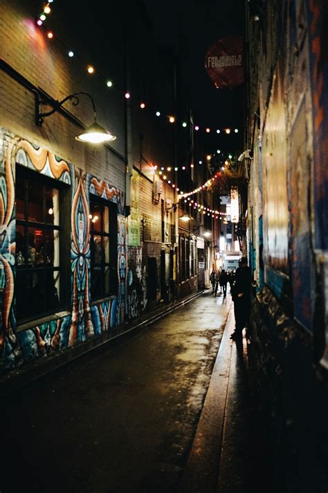 architectural photography of alleyway photo – Free Human Image on Unsplash