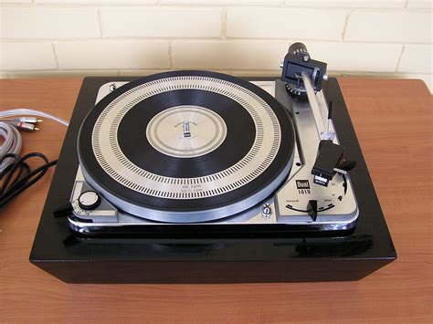 Dual Turntable... Really like what this guy does with refurbishing these Dual 1019