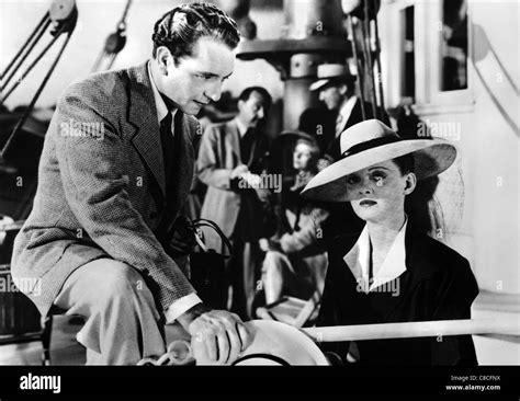 PAUL HENREID BETTE DAVIS NOW VOYAGER (1942 Stock Photo - Alamy