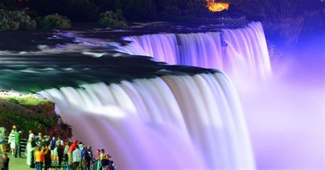 Niagara Falls, USA: Day & Night Small Group Tour with Dinner | GetYourGuide