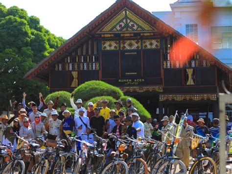 Keseruan Sepeda Ontel se-Sumatera di Banda Aceh | Tagar