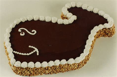 Pin by Kowalski Claire on Ben | Whale cakes, Fudgie the whale, Ice cream cake