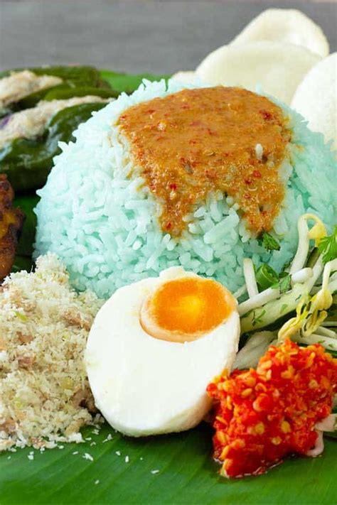 Blue Rice Salad (Nasi Kerabu) Recipe | El Mundo Eats