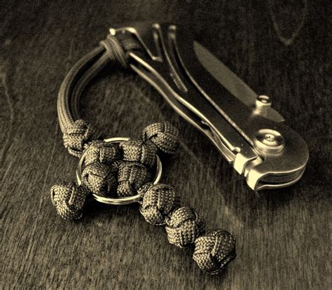 Stormdrane's Blog: Lanyard knot paracord cross with ring...