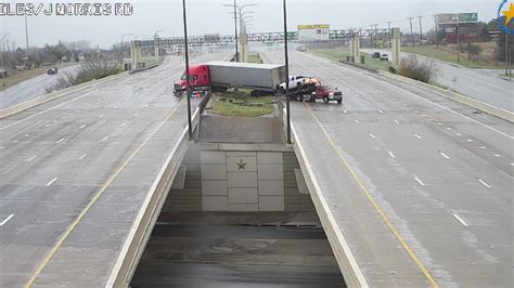 Winter weather in Texas: Multiple crashes & road closures due to icy ...