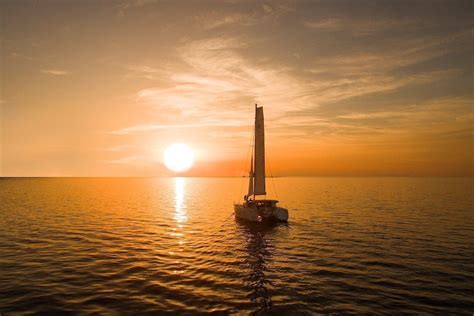 Santorini sunset experience: catamaran cruise with dinner on board - You Know! Boat Sorrento