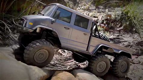 Mercedes Unimog 6x6 1:10 Scale RC Truck Looks Unstoppable