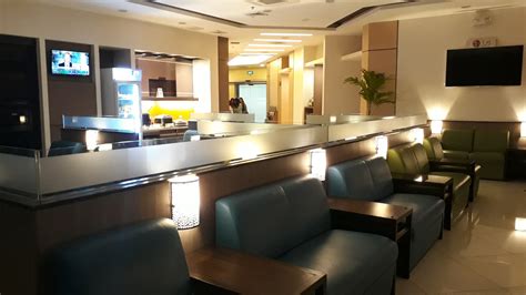 The Two Airport Lounges of NAIA Terminal 3 Compared – and How to Get in ...