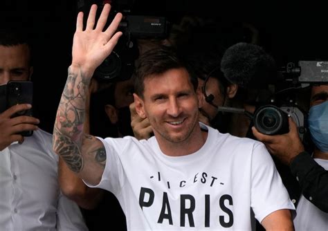 Fans gather outside PSG stadium as Lionel Messi…