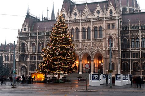 Christmas tree of Hungary at front of the Hungarian Parliament Building | Flickr - Photo Sharing!