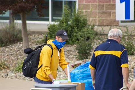 Glenville State College Students Arriving on Campus for Fall Semester