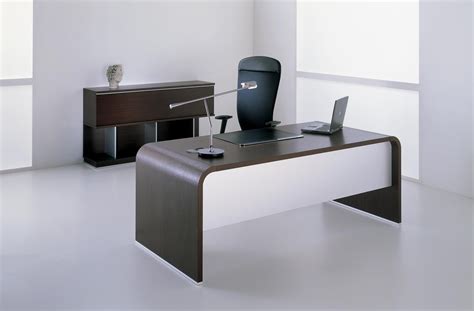 Difference Between Table and Desk | Furniture in Dubai | officemaster.ae