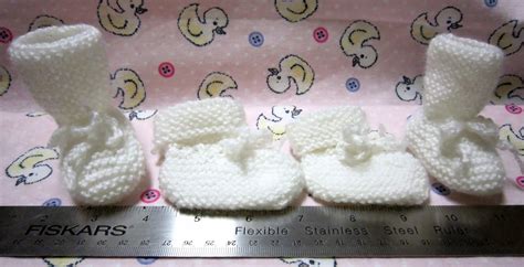 Sea Trail Grandmas: FREE KNIT EASY PREEMIE BABY BOOTIES PATTERN