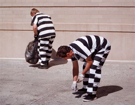 Stripes drawing new respect as jailwear for Ohio's county inmates - The Blade