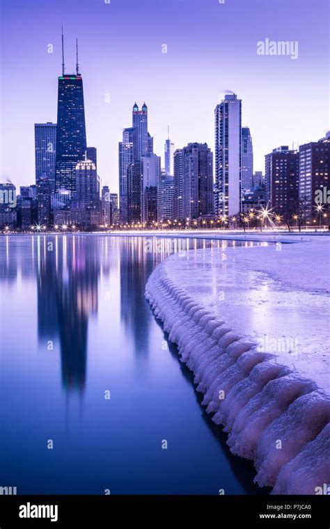 City skyline reflections in Lake Michigan, Chicago, United States Stock ...