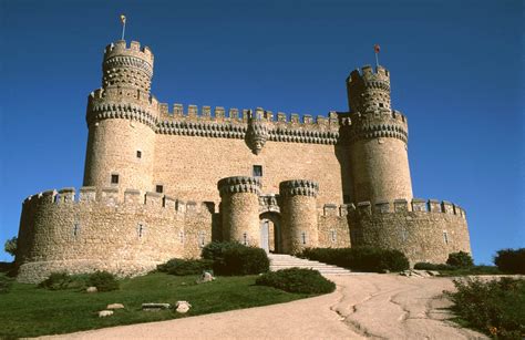 Un viaje a la Edad Media: los 15 castillos más bonitos de España