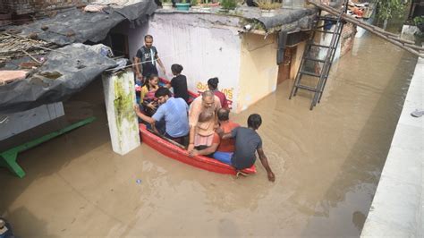 Delhi Floods: Waterlogging Near Red Fort As Yamuna Breaks More Records ...