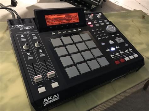 Akai MPC 2500 with 40GB HD – MPCHunter