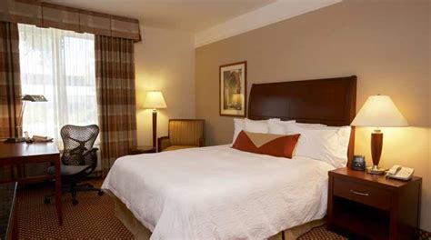 5 Cheap Hotels Near The Toronto Airport - Going Awesome Places