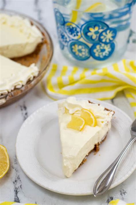 No Bake Sugar Free Lemon Pie (Keto friendly) - Far From Normal